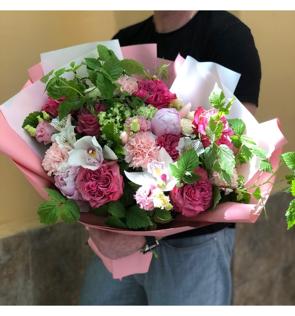 Авторский букет «Малиновый рай»