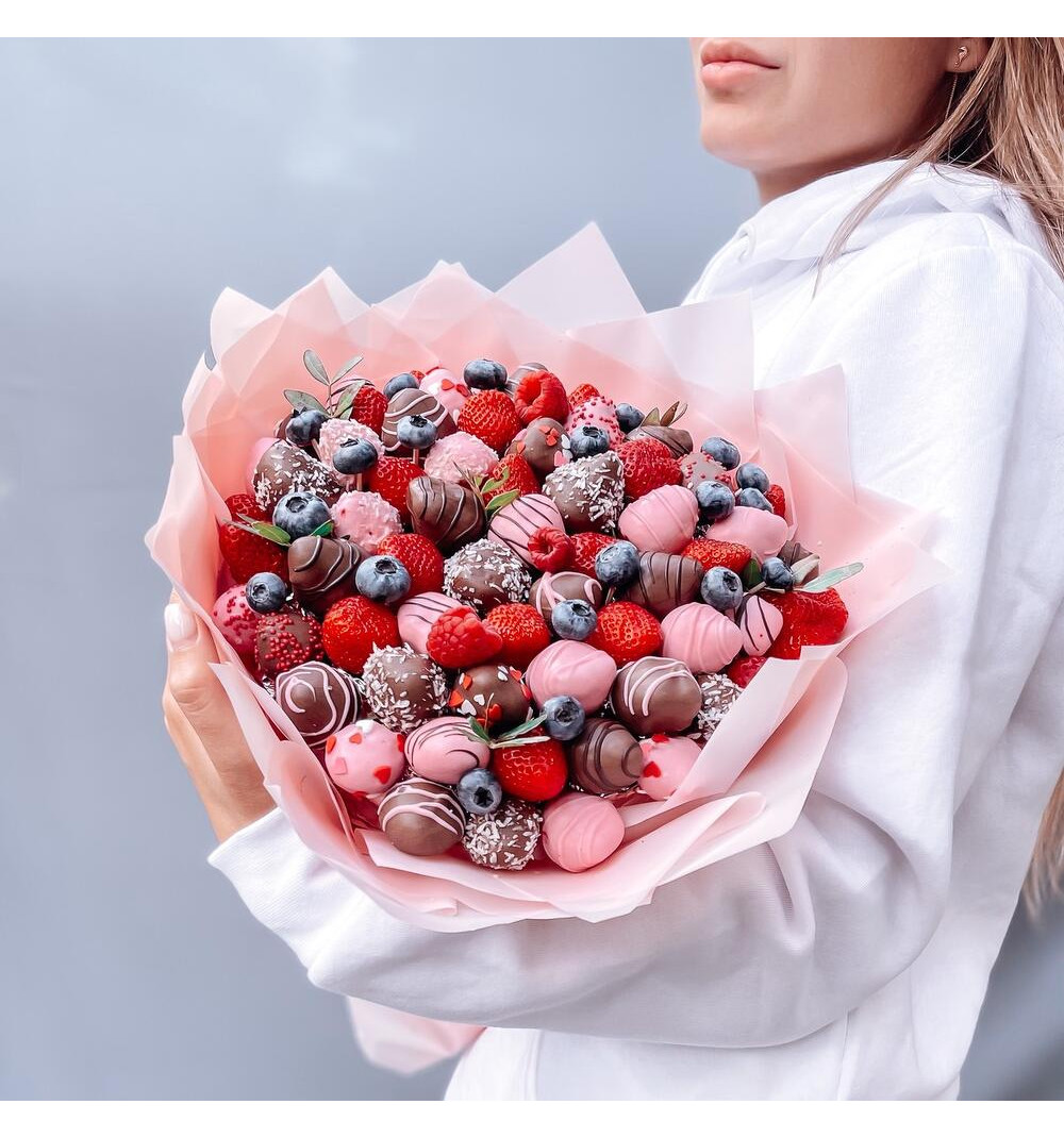 Ассорти клубники в шоколаде